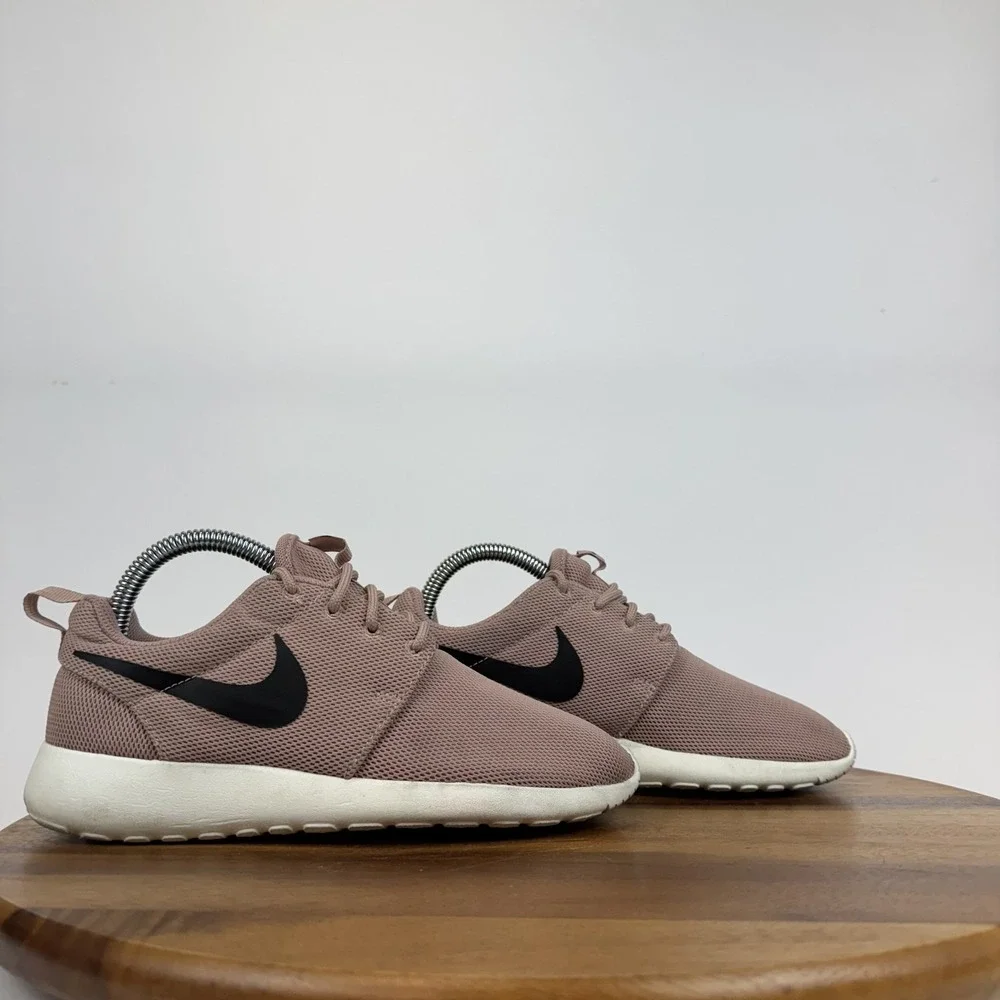 Womens Nike Roshe One Particle Pink Athletic Running Sneakers Shoes Size 6 M GUC